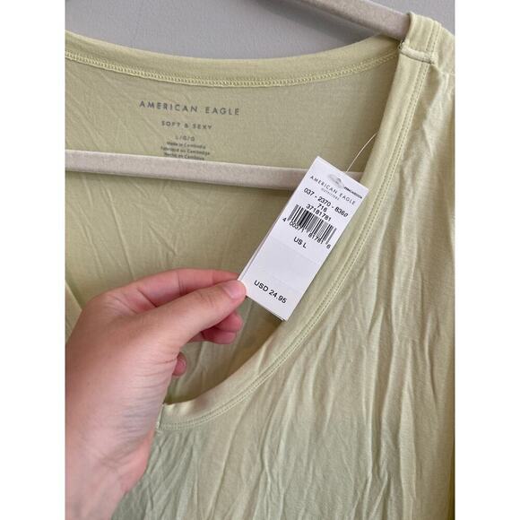 NWT American Eagle Soft & Sexy V-Neck T-Shirt Like Green Size Large - Picture 2 of 4